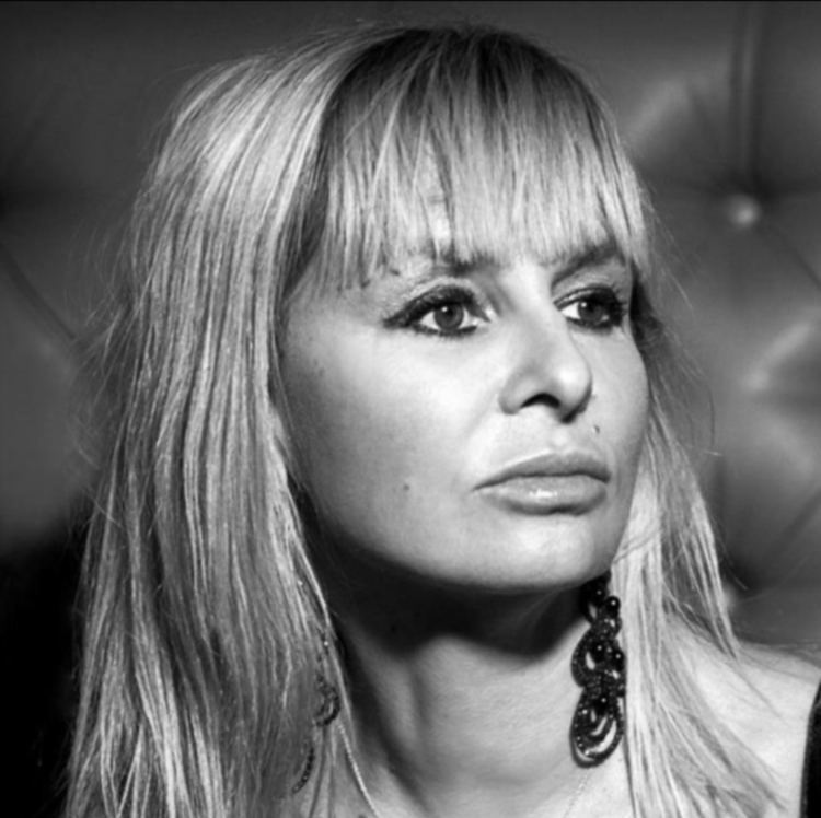 Алиса включи пожалуйста русское радио