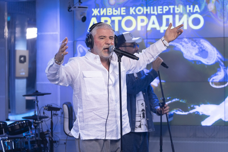 Как заказать песню на авторадио