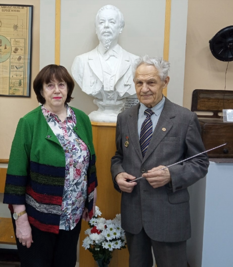 Радио 100 челябинск плейлист