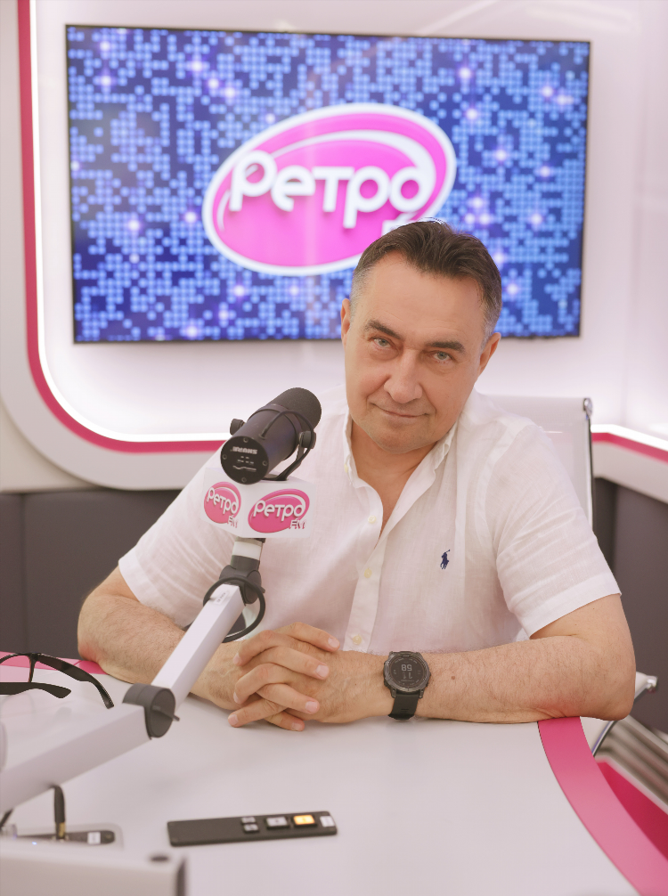 Ретро фм плейлист сейчас играет на радио