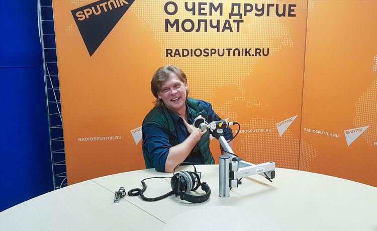 Ведущие спутник фм